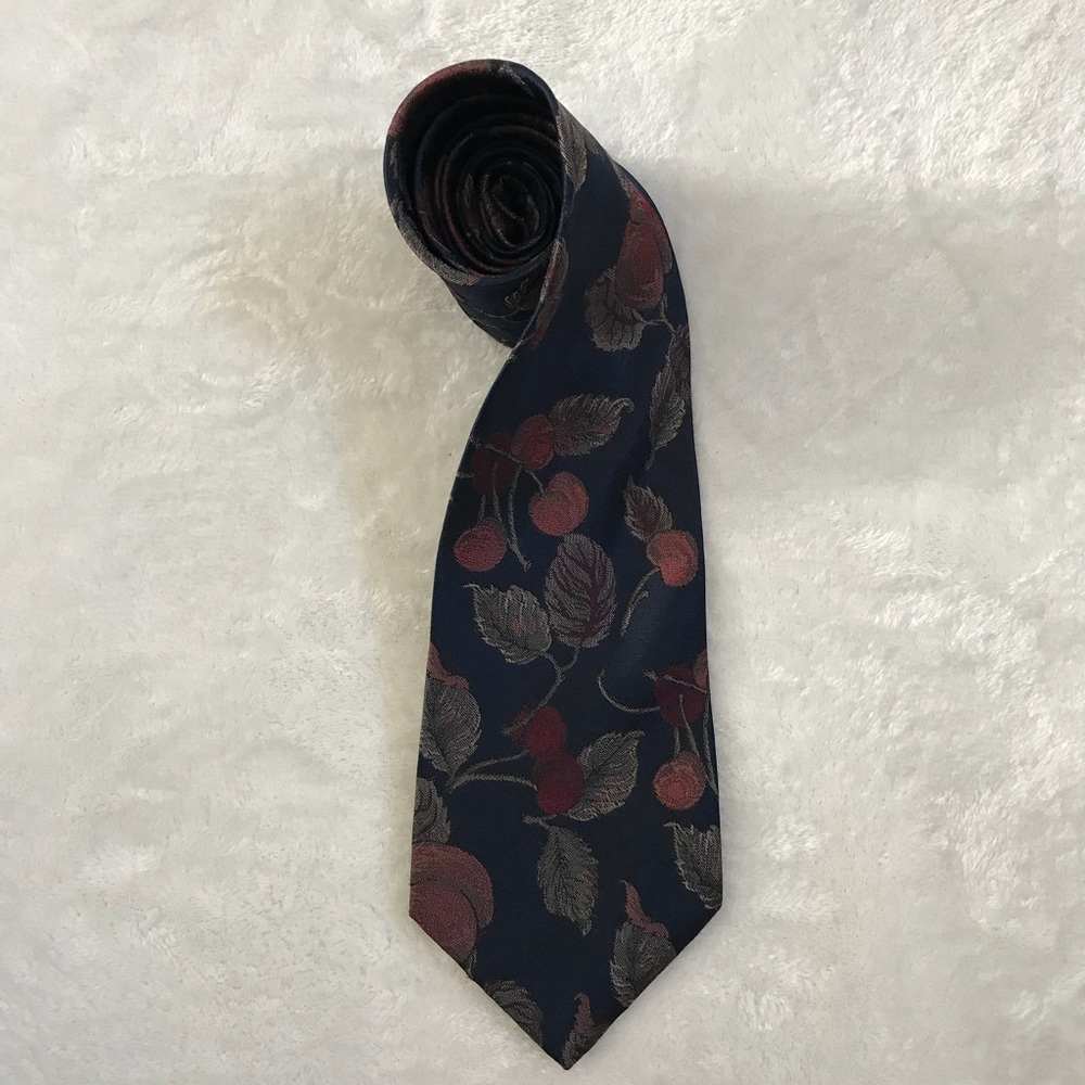 Windridge Black Cherries Tie